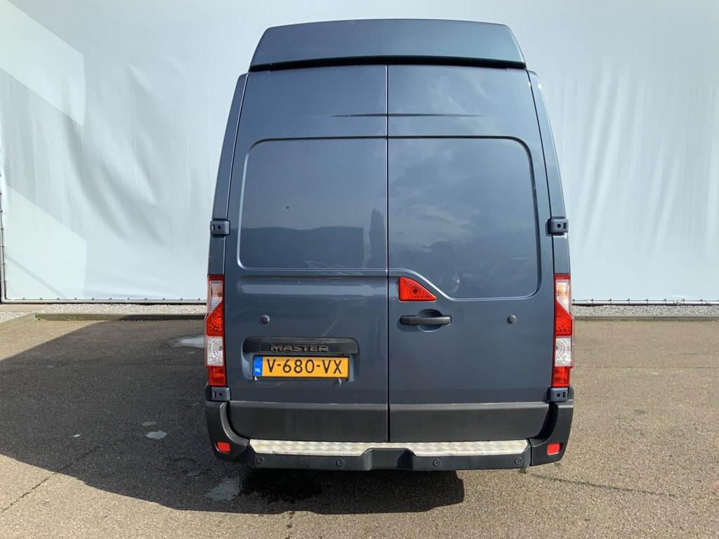 38076521-16.jpg