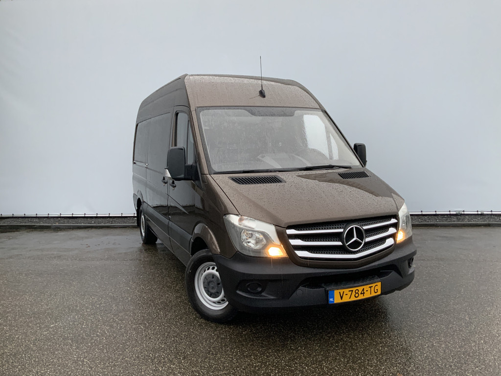 41472372-6.jpg