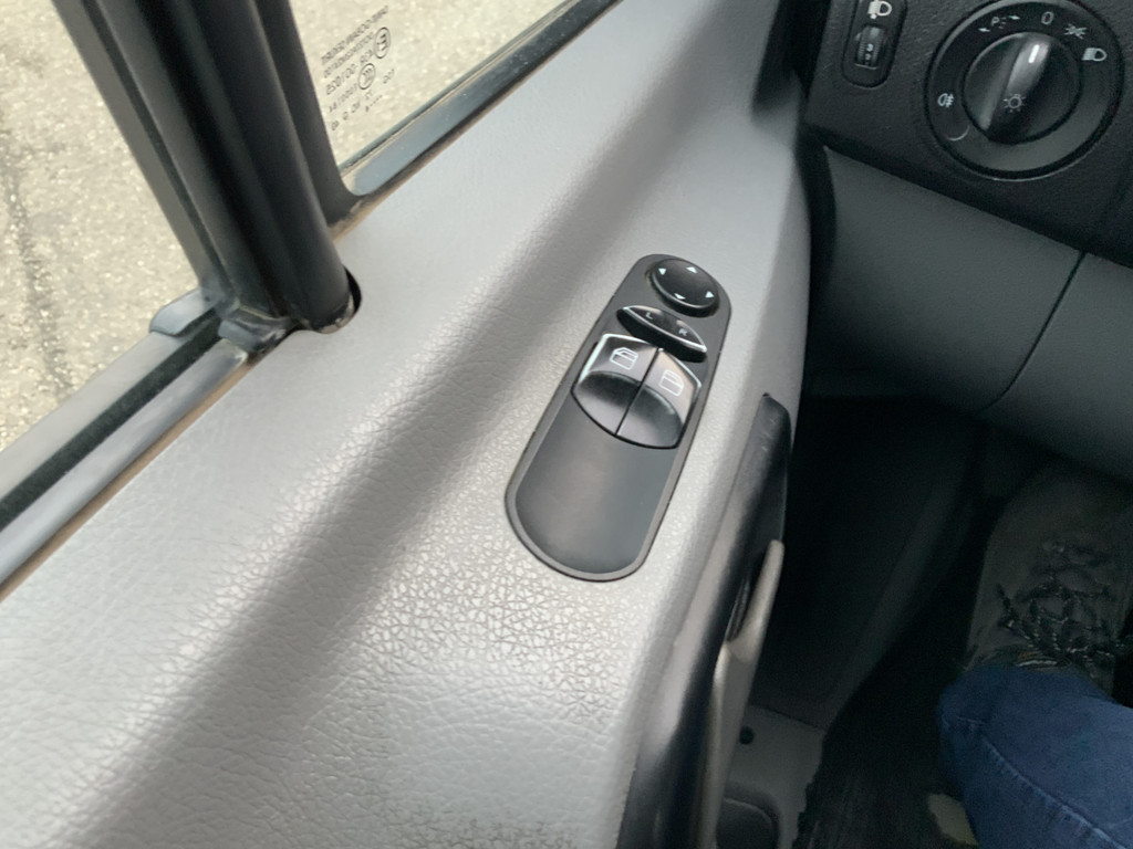 41802133-15.jpg