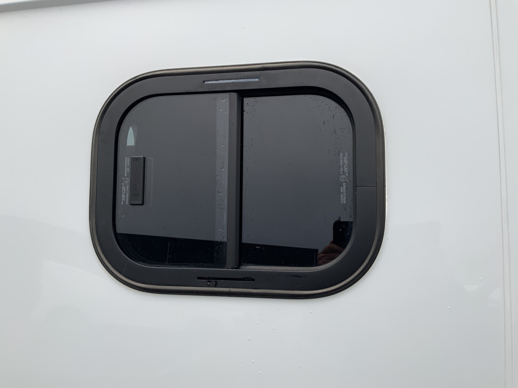 44399024-23.jpg