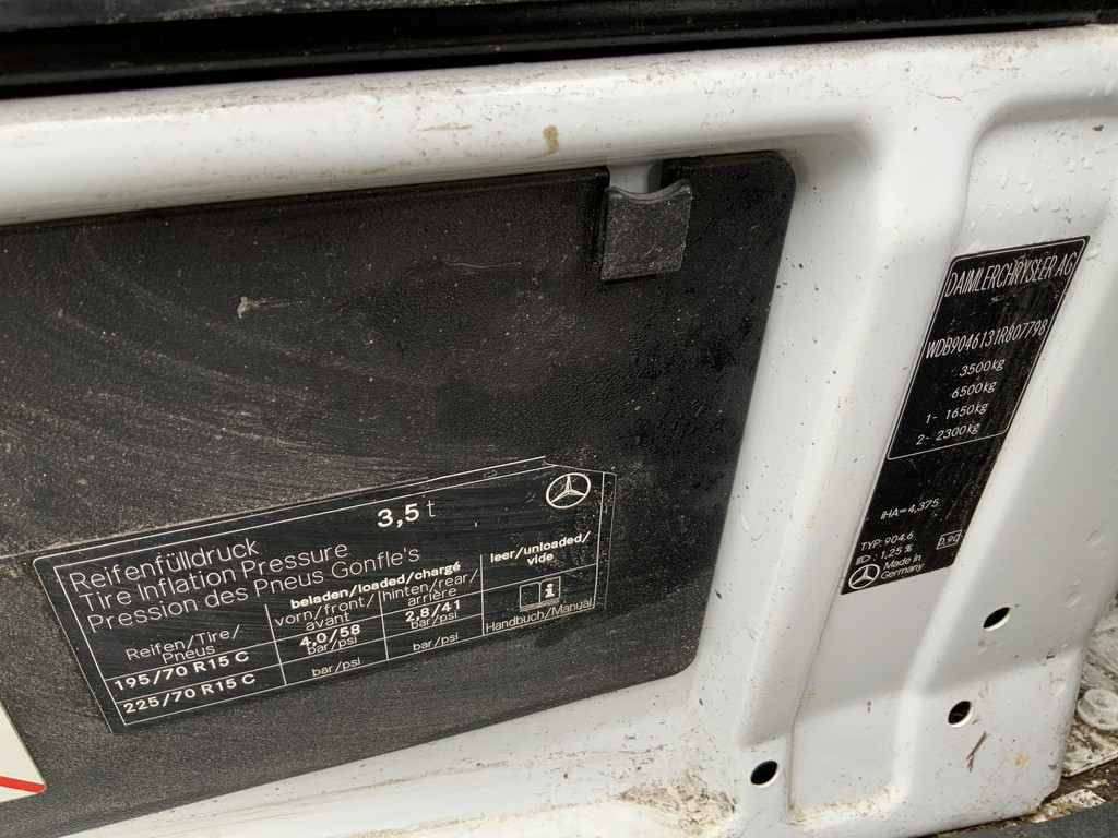 44399081-7.jpg