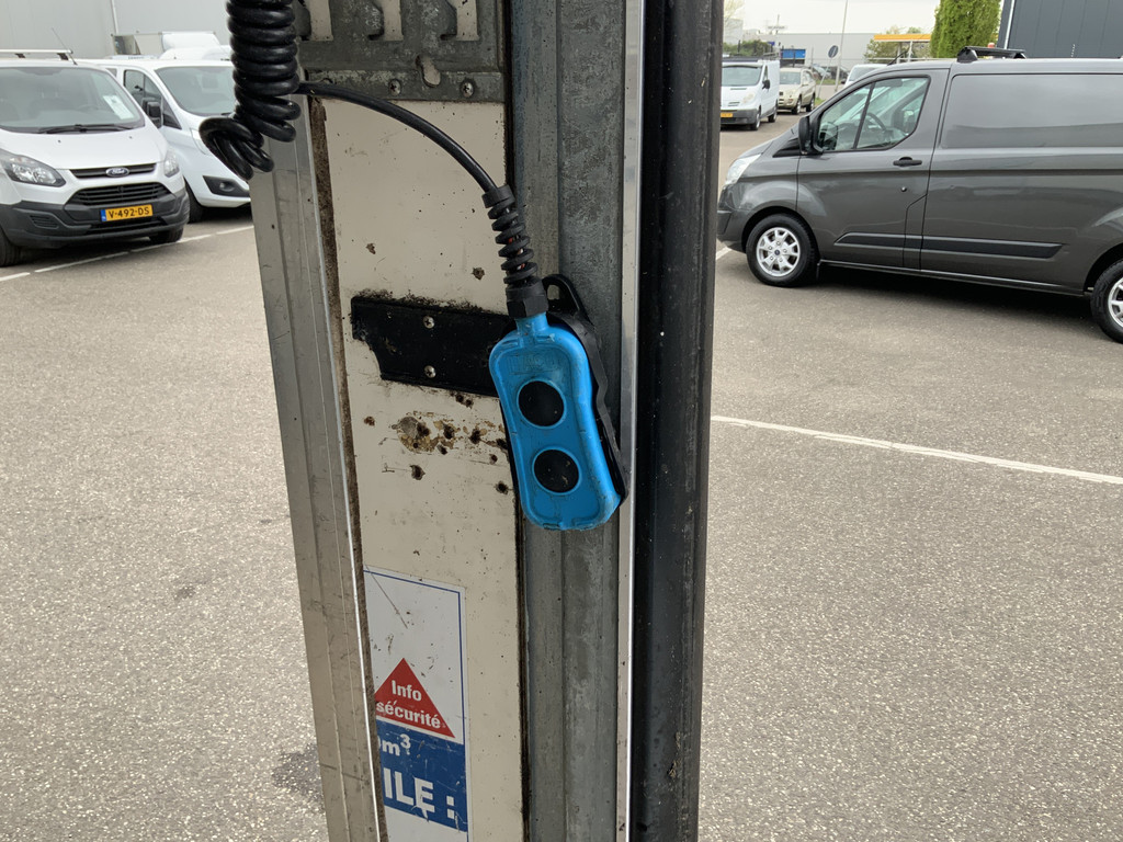 44399115-17.jpg