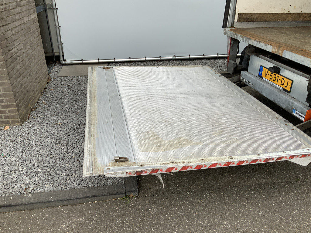 44399115-18.jpg