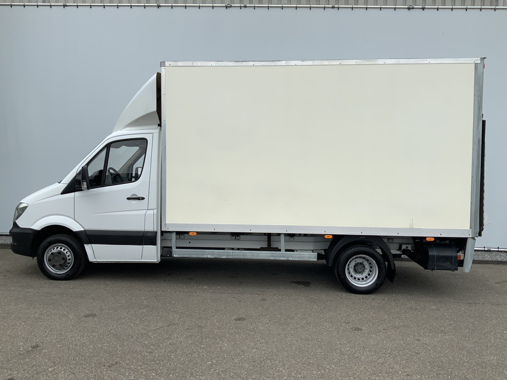 44399115-2.jpg